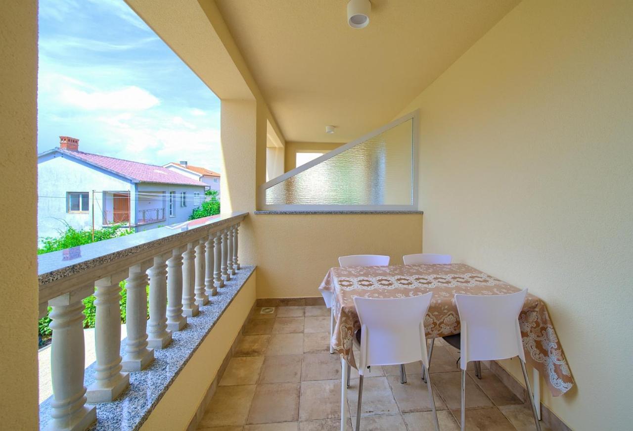 Apartmani Dal Malinska Exterior photo