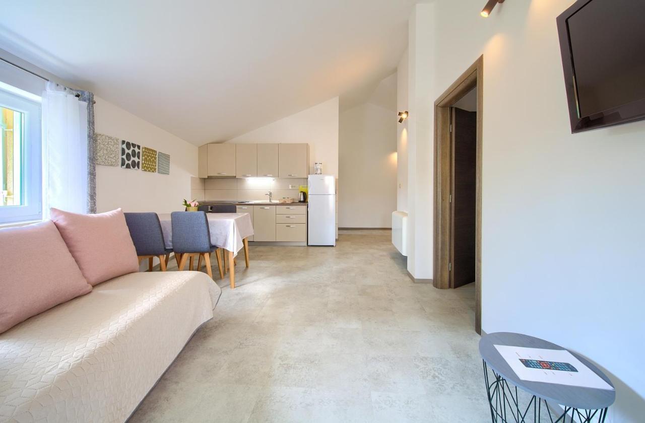 Apartmani Dal Malinska Exterior photo